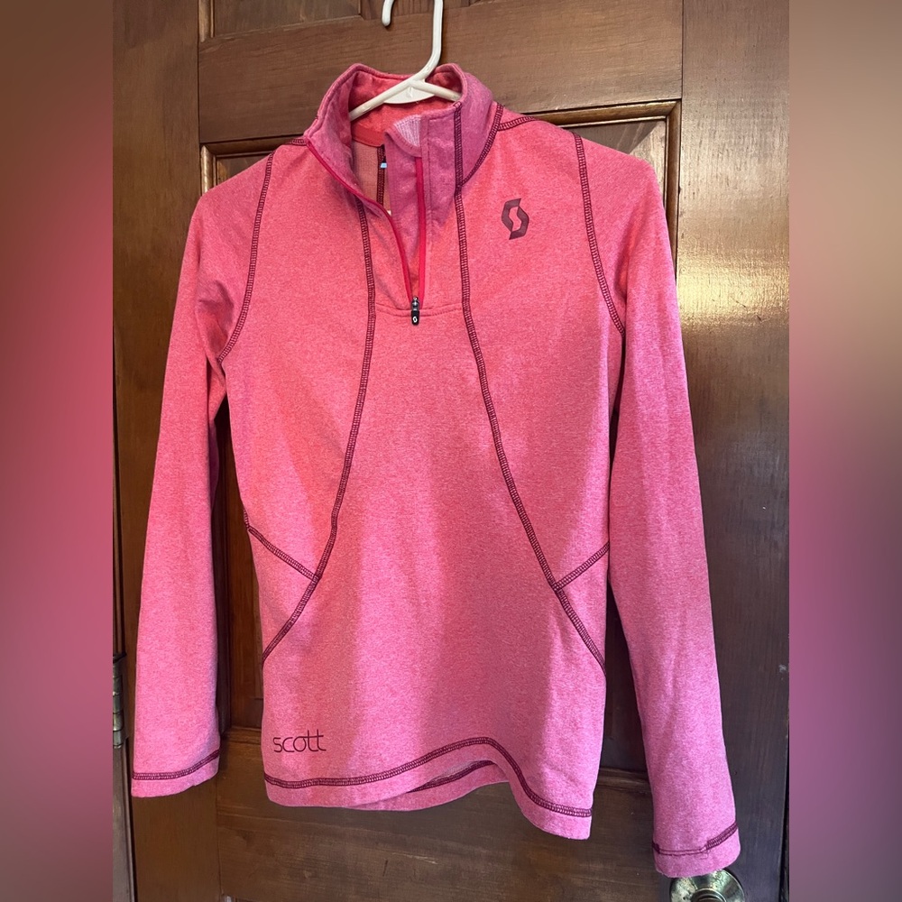 Scott athletic top